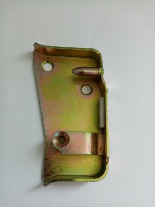 Picture of DOOR STRIKER PLATE MK1 L/H(CZA3311)